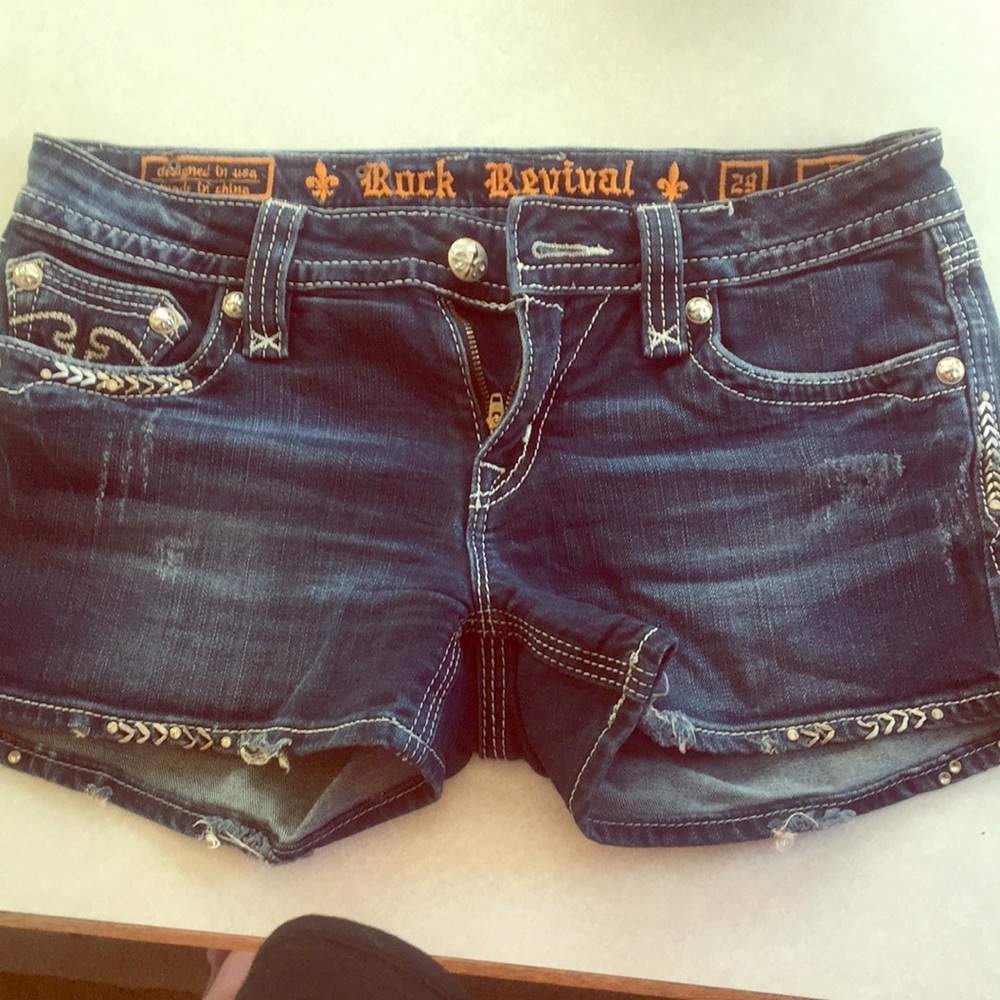 Size 29 Rock Revival shorts